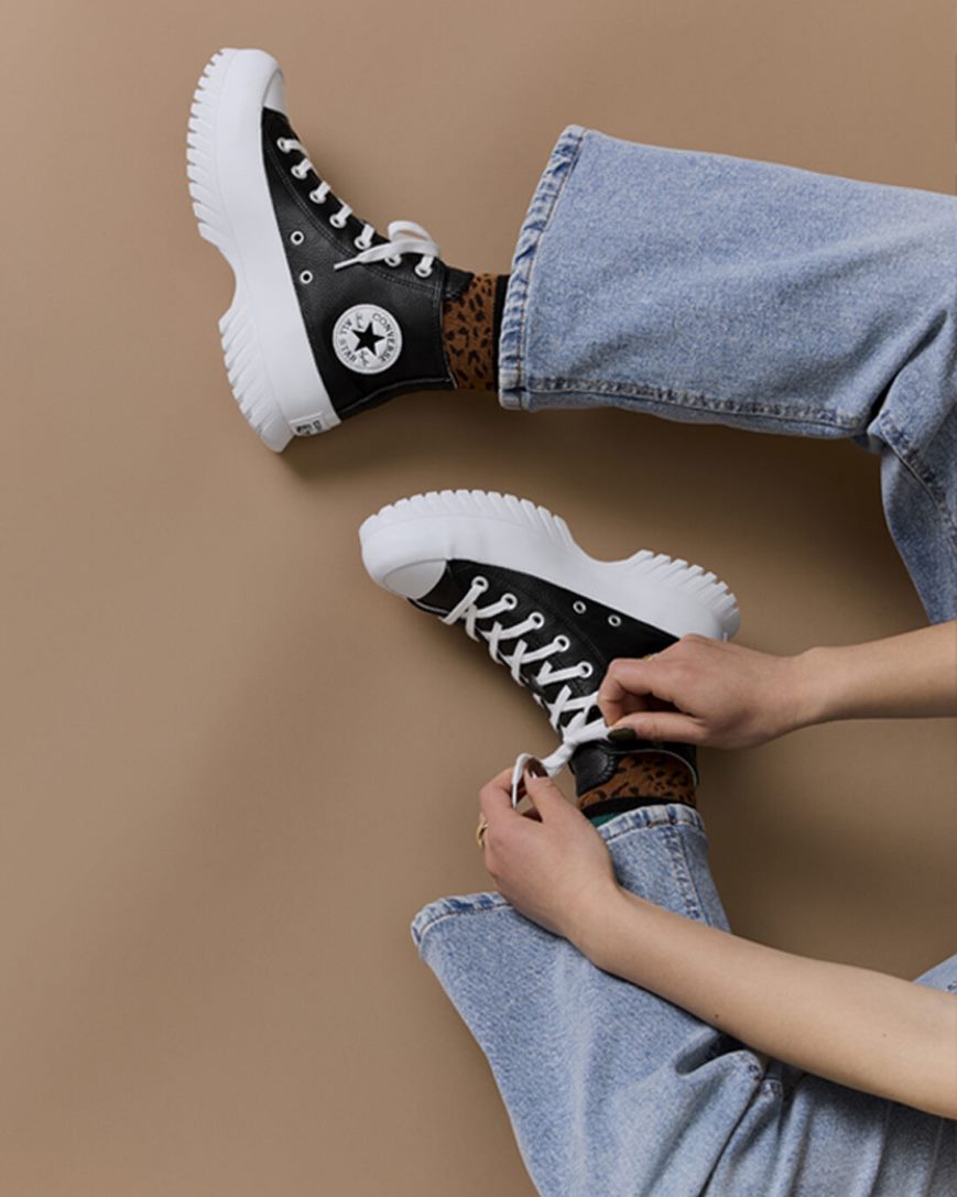 Women's Converse Chuck Taylor All Star Lugged 2.0 Leather High Top Shoes Black / White | AU 8C109Q